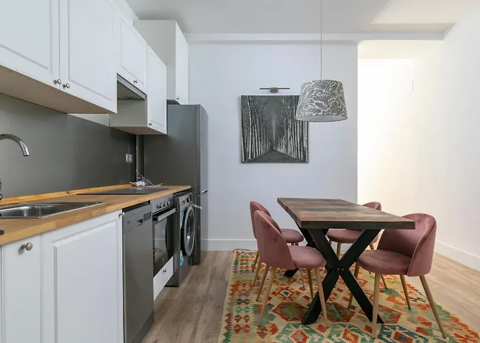 Homeabout Premium Malasana Apartment